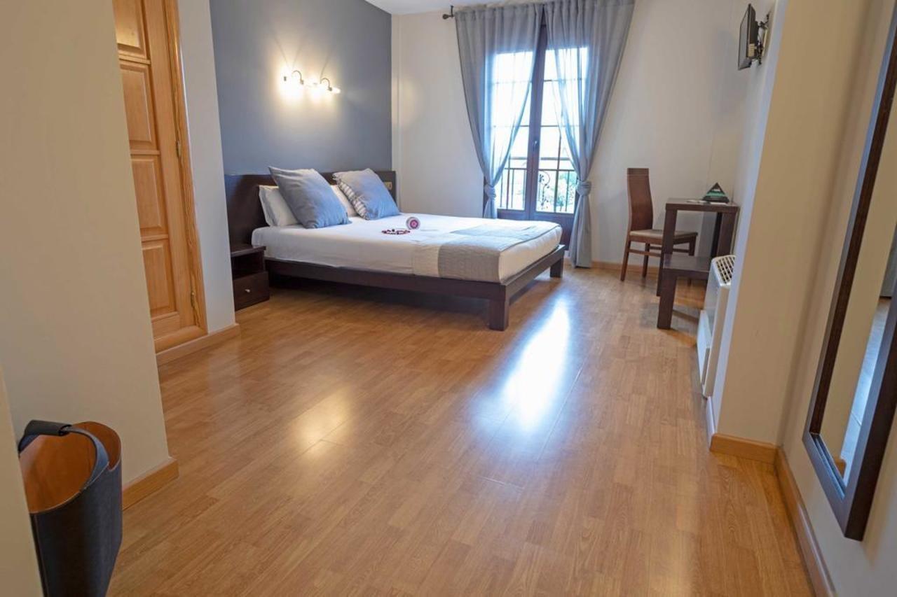 Hotel Alda ทอร์เดซียัส ภายนอก รูปภาพ