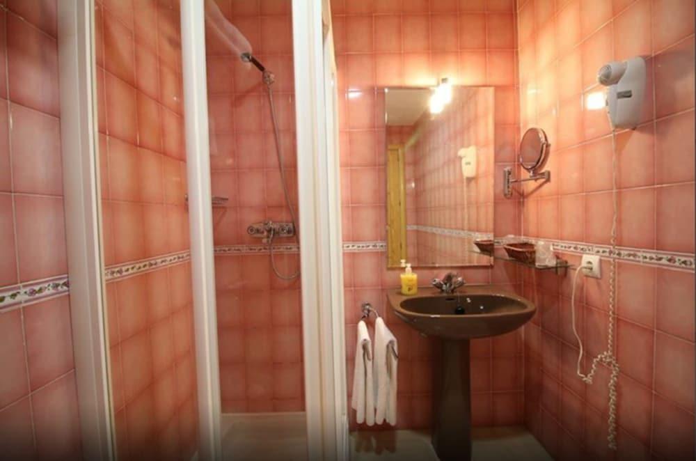 Hotel Alda ทอร์เดซียัส ภายนอก รูปภาพ