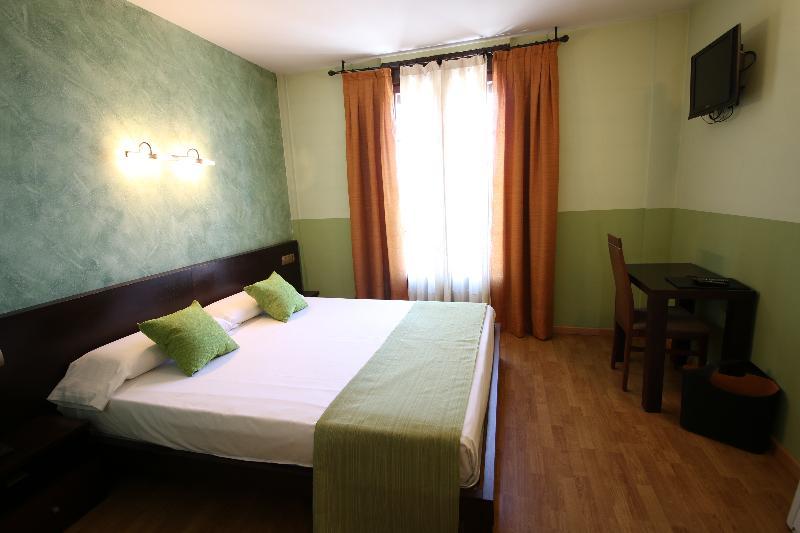 Hotel Alda ทอร์เดซียัส ภายนอก รูปภาพ