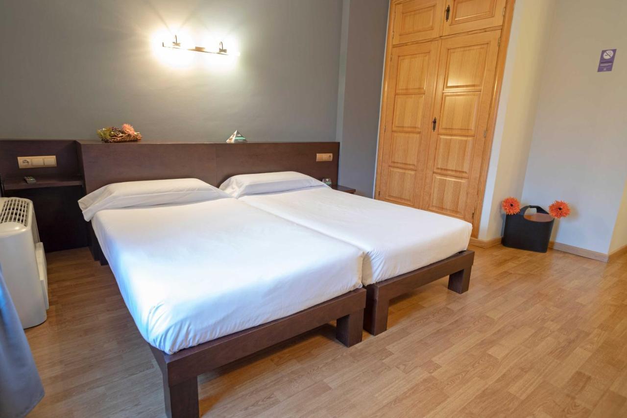 Hotel Alda ทอร์เดซียัส ภายนอก รูปภาพ