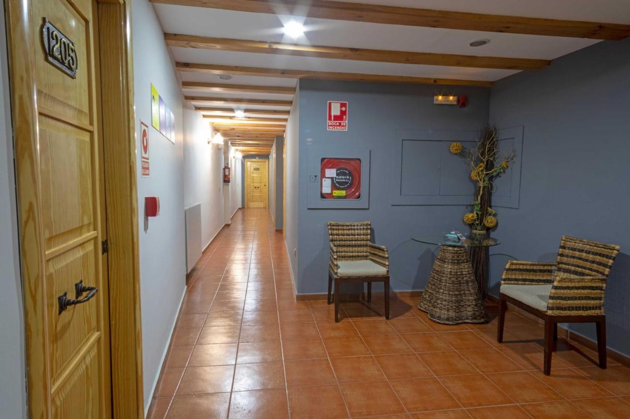 Hotel Alda ทอร์เดซียัส ภายนอก รูปภาพ