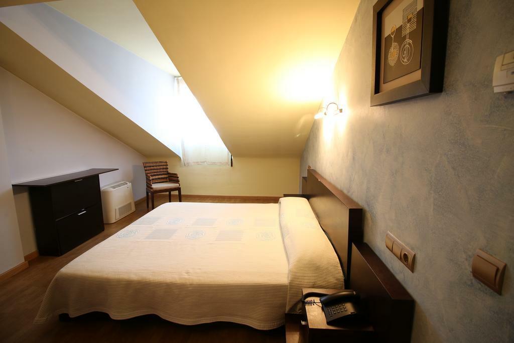 Hotel Alda ทอร์เดซียัส ภายนอก รูปภาพ